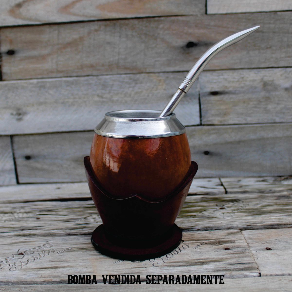 Coquinho Uruguaio para Chimarrão Suporte em Couro Personalizado Bocal em Metal Inox