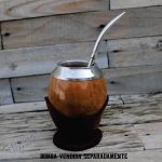 Coquinho Uruguaio para Chimarrão Suporte em Couro Personalizado Bocal em Metal Inox