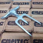 Garfo Tridente em Alumínio Fundido com Base em Madeira - Imagem 5