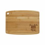 tábua de corte retangular em bambu com canaleta e furo personalizada a laser para churrasco e cozinha