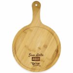 tábua de corte redonda com cabo em bambu personalizada a laser para churrasco e cozinha